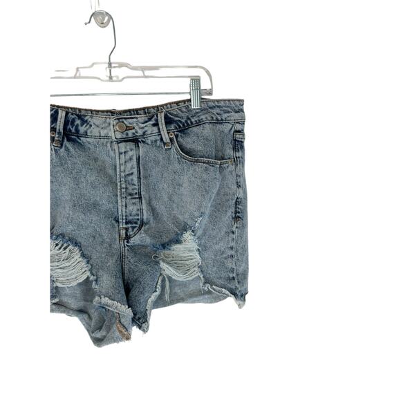 Good American Light Wash Distressed Raw Hem High Waisted Denim Shorts Size 18 - Picture 3 of 10
